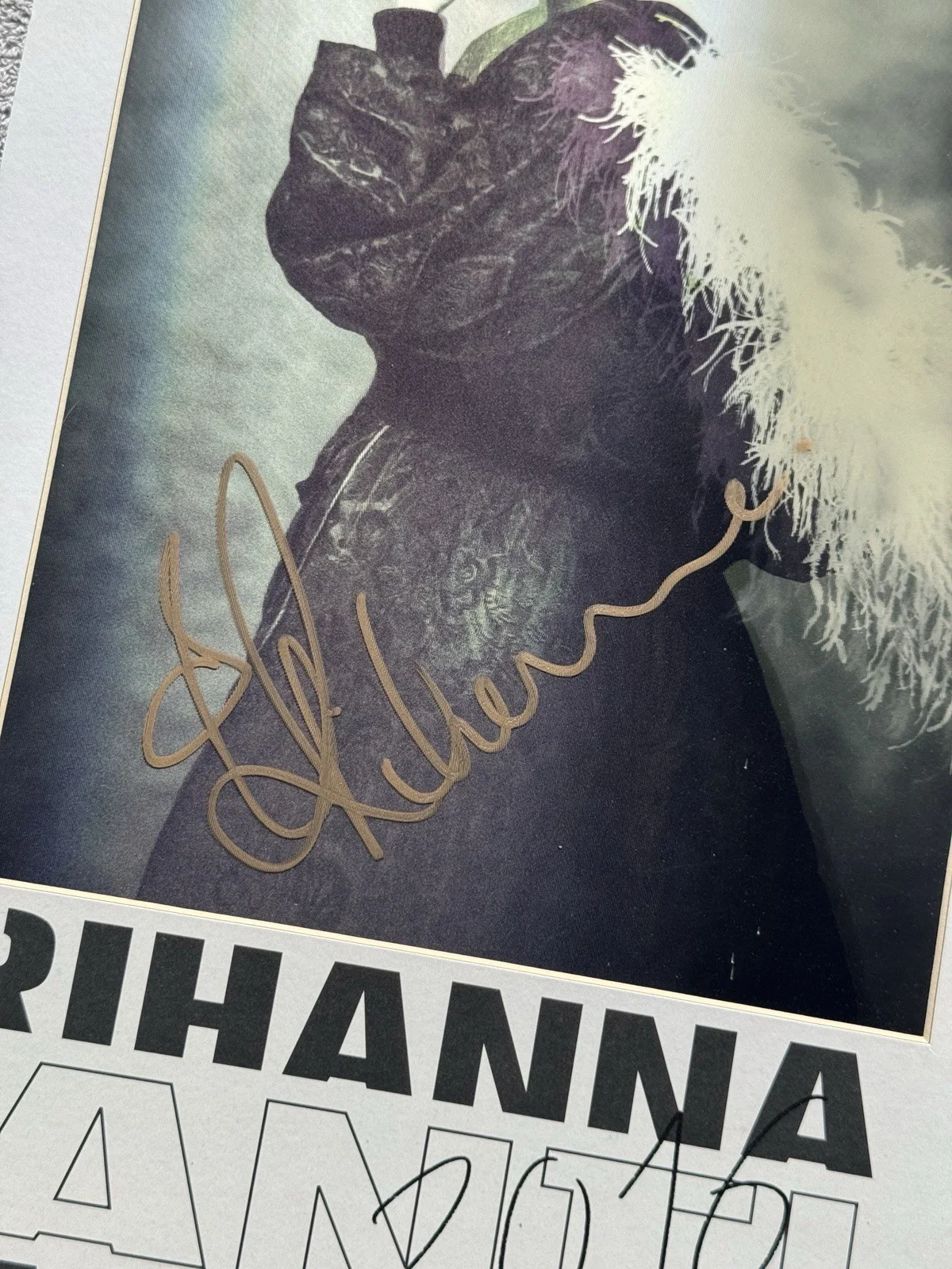 RIHANNA Signed ANTI Tour LENTICULAR Poster - JSA FULL LETTER - Rare Merch Proof, изображение 3