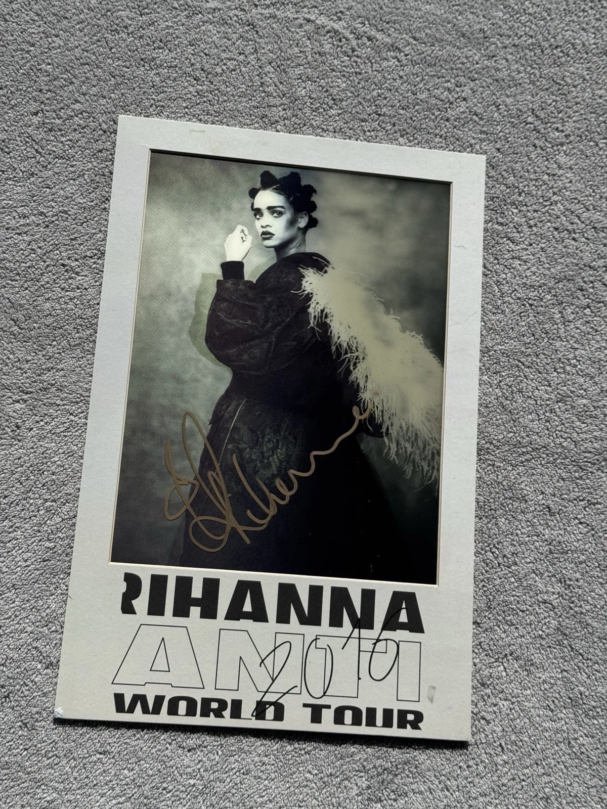 RIHANNA Signed ANTI Tour LENTICULAR Poster - JSA FULL LETTER - Rare Merch Proof, изображение 4