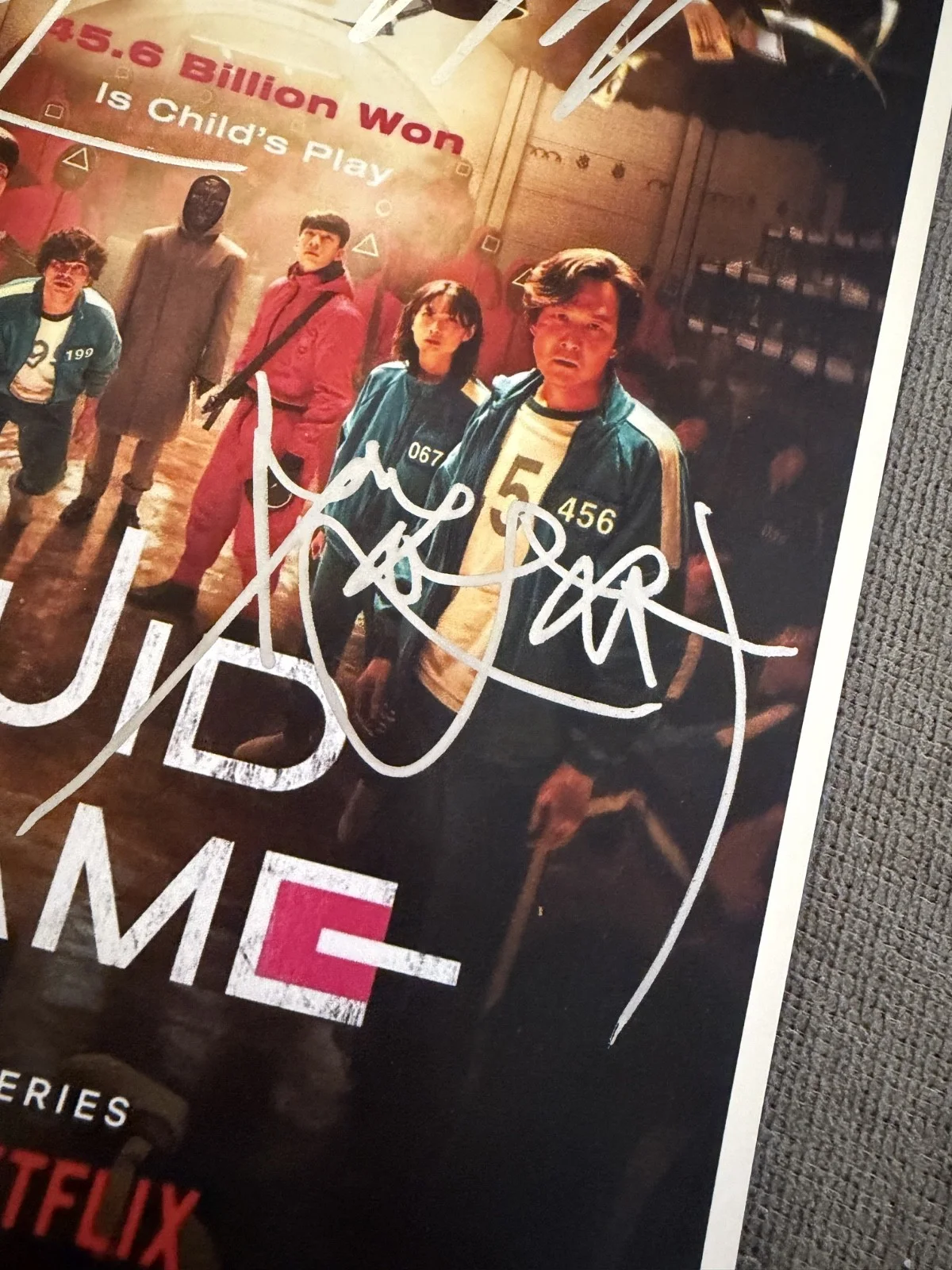 Jung Ho-Yeon, Lee Jung-Jae, Hwang Dong-Hyuk — Hand Signed Squid Game Poster 11x17Jung Ho-Yeon Lee Jung-Jae Hwang Dong-Hyuk COA, изображение 4