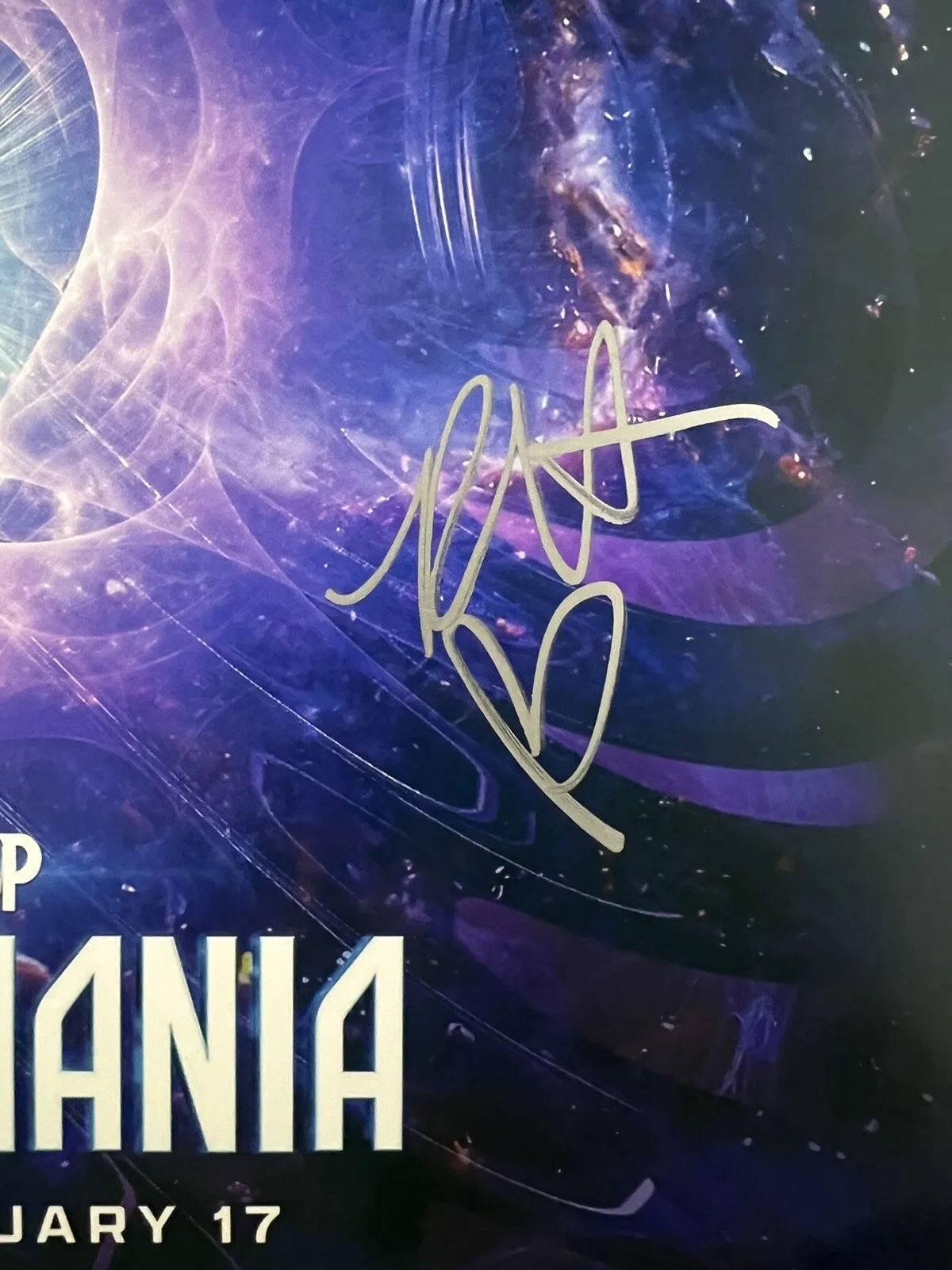 Kathryn Newton — KATHRYN NEWTON SIGNED ANTMAN WASP QUANTUMANIA 12x18 BECKETT BJ016457 + PROOF, изображение 3