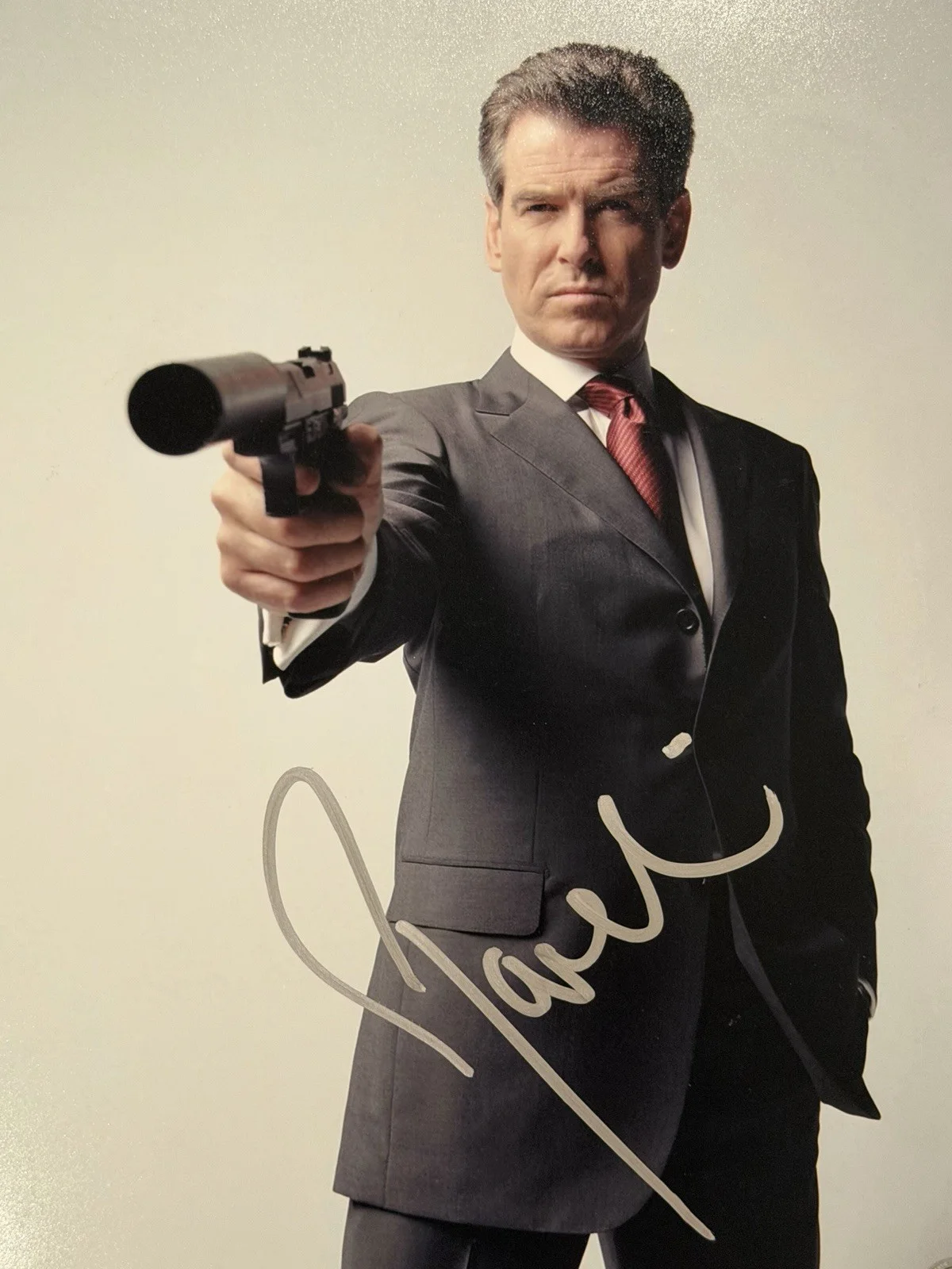 Pierce Brosnan — PIERCE BROSNAN GOLDEN EYE SIGNED AUTOGRAPH 11x14 PHOTO BECKETT COA BT97919, изображение 2