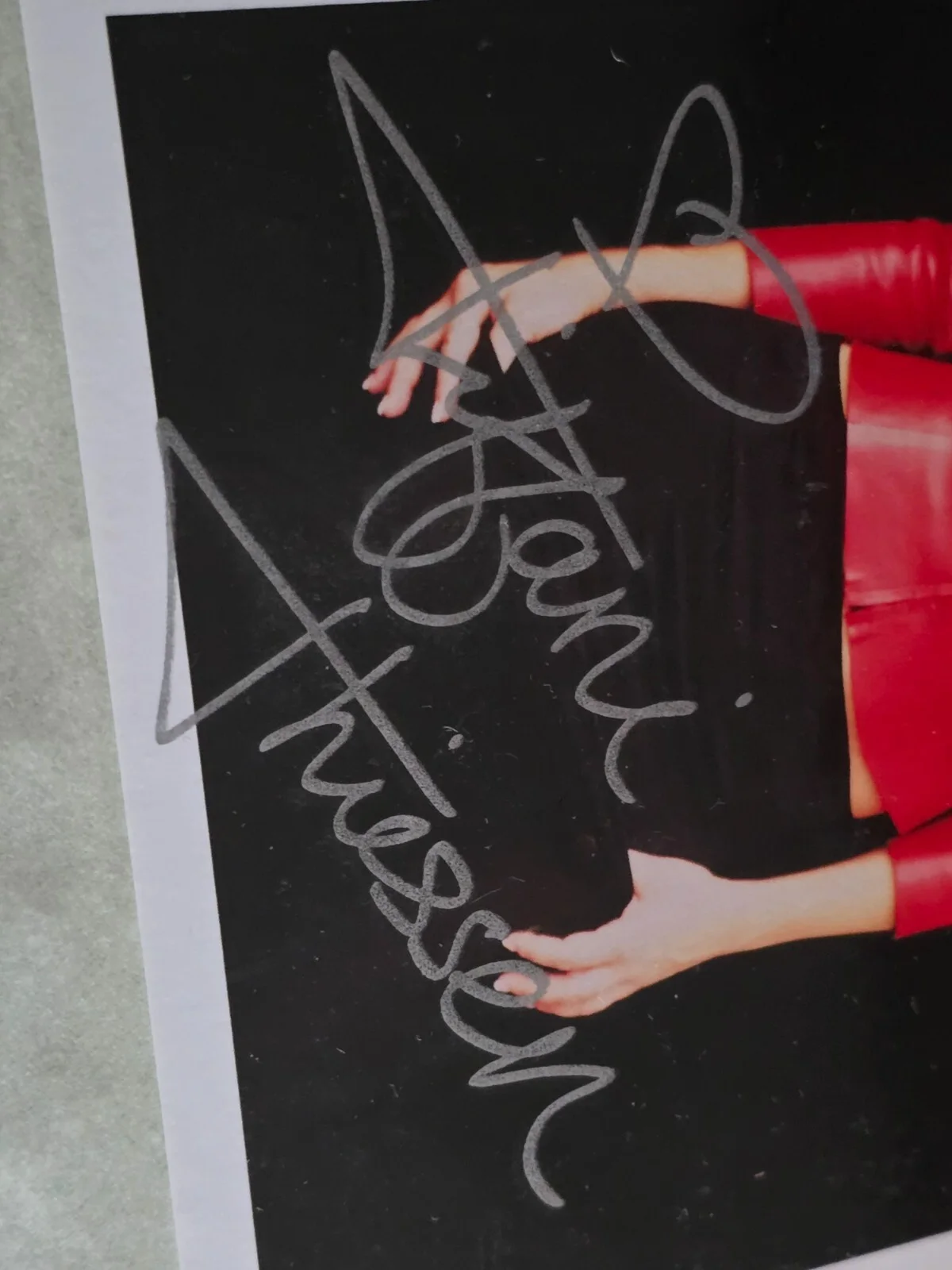 Tiffany Amber Theissen Autographed Photo - RARE Gem of the 90's Superstar!, изображение 2