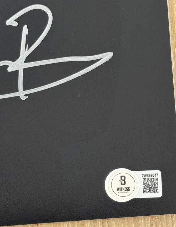 Jeremy Renner — JEREMY RENNER SIGNED MAYOR OF KINGSTOWN 11X14 PHOTO BECKETT BAS 2, изображение 2
