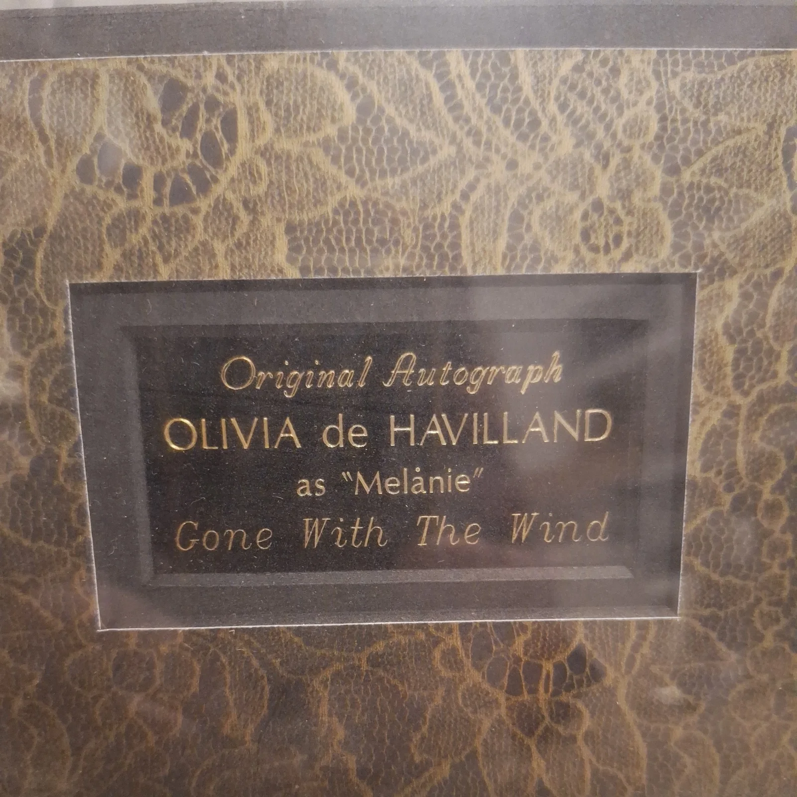 OLIVIA DE HAVILLAND SIGNED PHOTO AS MELANIE GONE WITH THE WIND FRAMED WITH COA, изображение 2