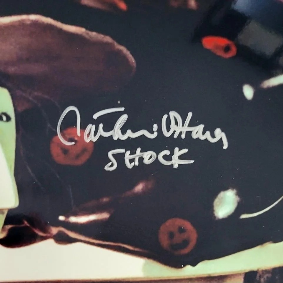 Catherine O'Hara — Catherine O'Hara Signed "Shock" Nightmare Before Christmas 16x20 Photo auto PSA, image 2