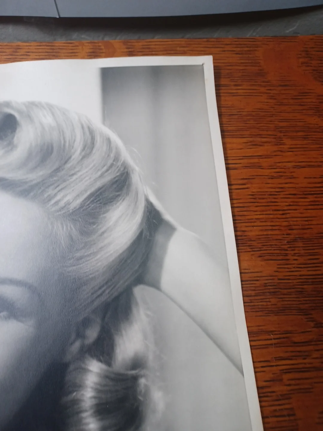 1940's Original Betty Grable American Actress Autographed 11" x 14" Photo JRR18, изображение 4