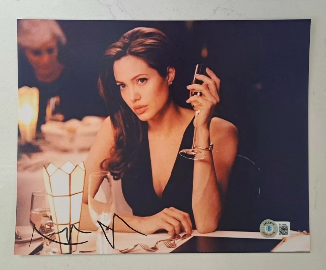 ANGELINA JOLIE Signed Autograph "Mr. & Mrs. Smith" 8x10 Photo BAS Beckett COA MT, изображение 2