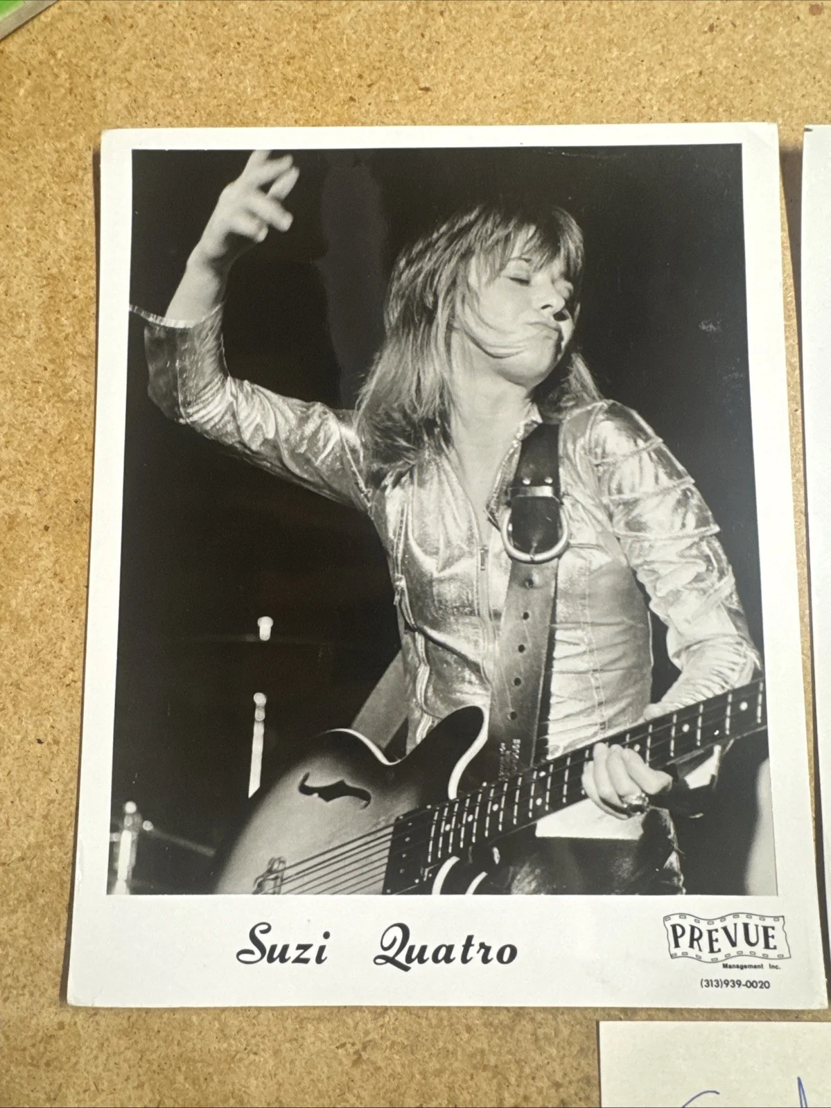 SIGNED AUTOGRAPHED Sizing Quatro 3 X 5 INDEX CARD W 2 8x10 Promo Photos, image 3