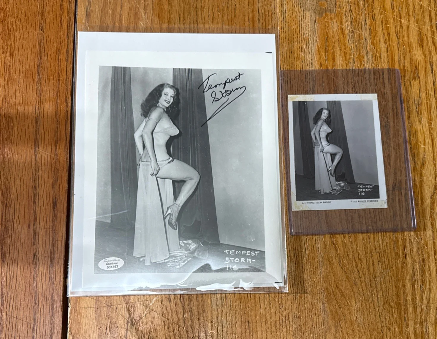 Tempest Storm — Lot of 2 Vintage Irving Klaw 4x5 Tempest Storm Photographs + Modern Signed 8X10, изображение 2