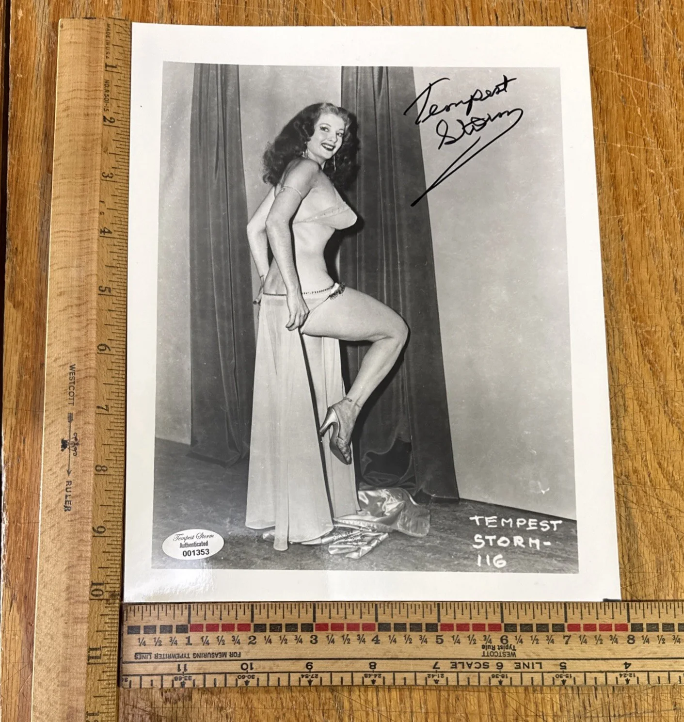 Tempest Storm — Lot of 2 Vintage Irving Klaw 4x5 Tempest Storm Photographs + Modern Signed 8X10, изображение 3