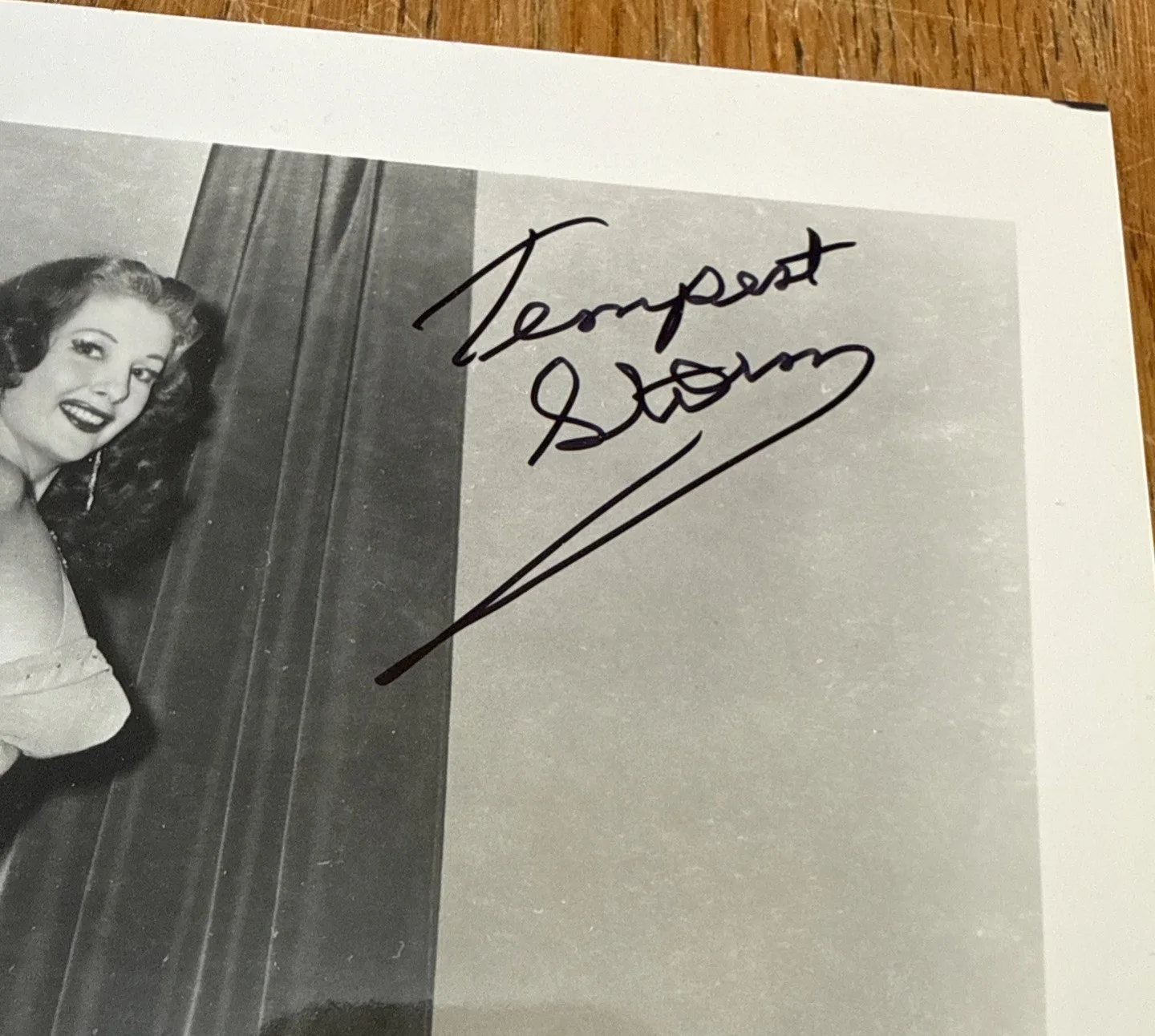 Tempest Storm — Lot of 2 Vintage Irving Klaw 4x5 Tempest Storm Photographs + Modern Signed 8X10, изображение 5