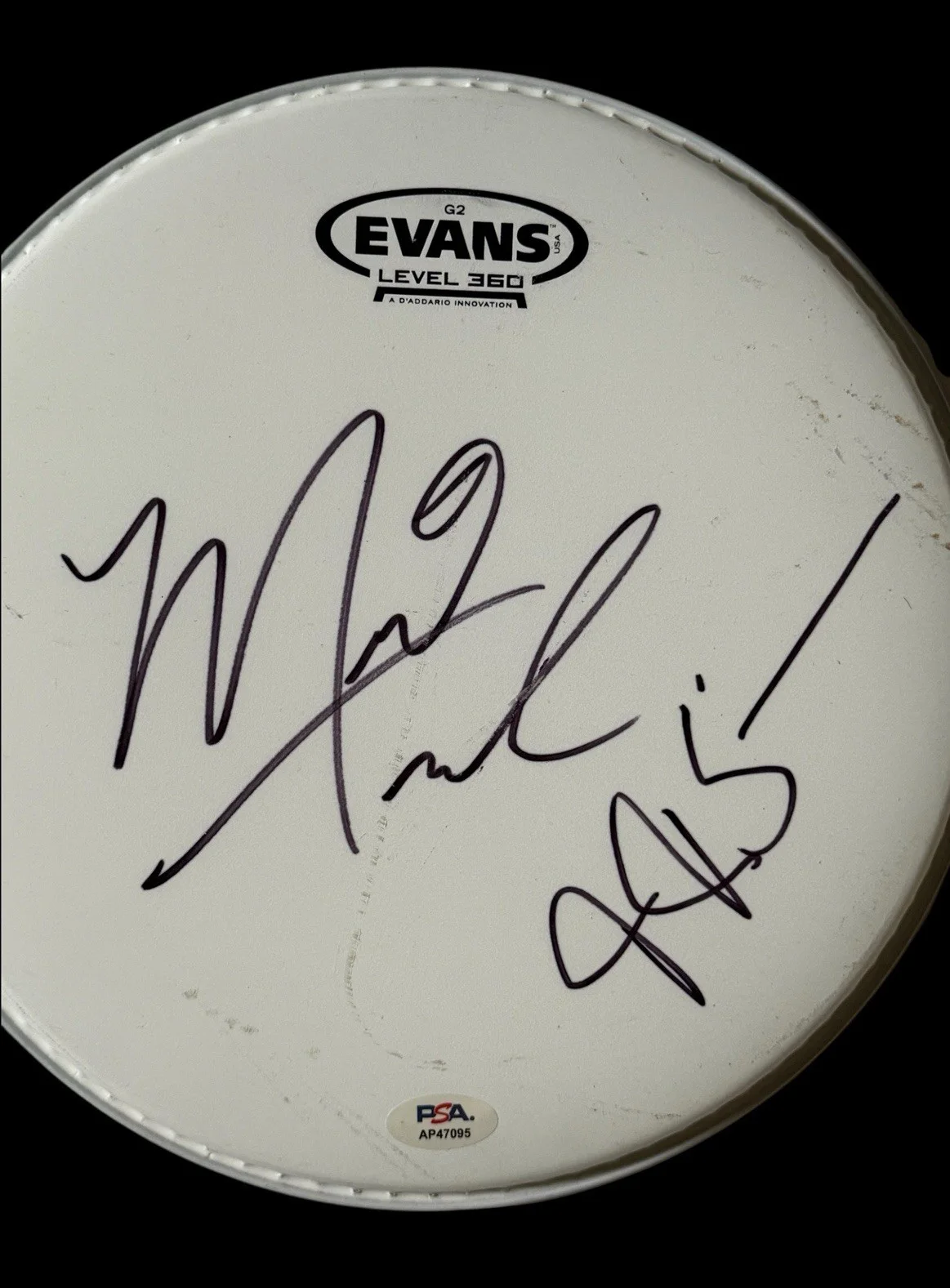 Miles Teller — MILES TELLER & J.K SIMMONS SIGNED AUTOGRAPH WHIPLASH DRUMHEAD PSA AP47095, изображение 2