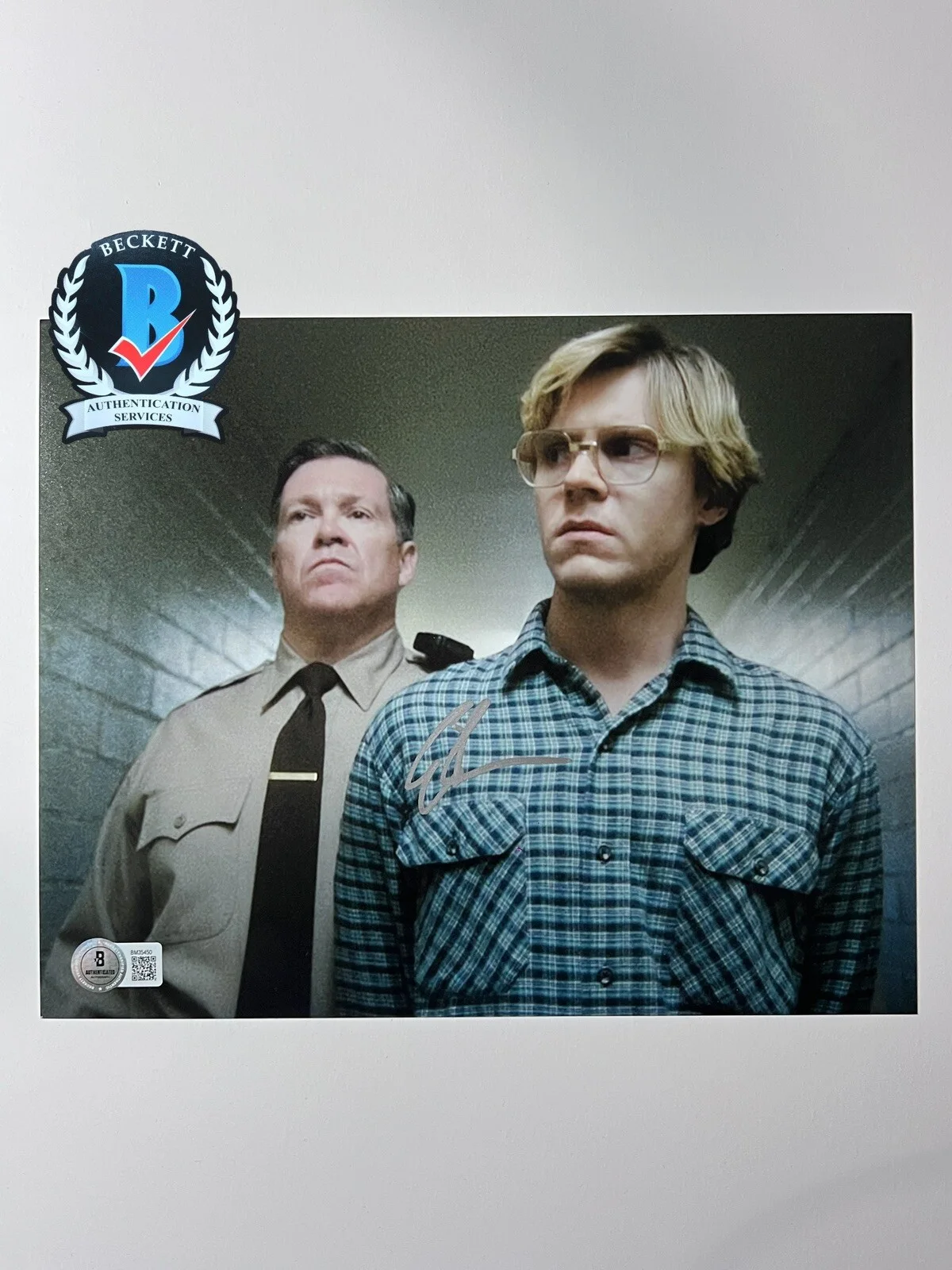 Evan Peters — EVAN PETERS SIGNED MONSTER DAHMER AUTOGRAPH 8x10 PHOTO BECKETT BM35450