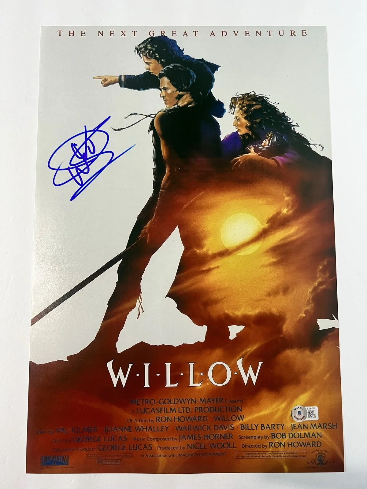 Warwick Davis — WARWICK DAVIS SIGNED WILLOW 12x18 PHOTO BECKETT COA BJ081779, изображение 2