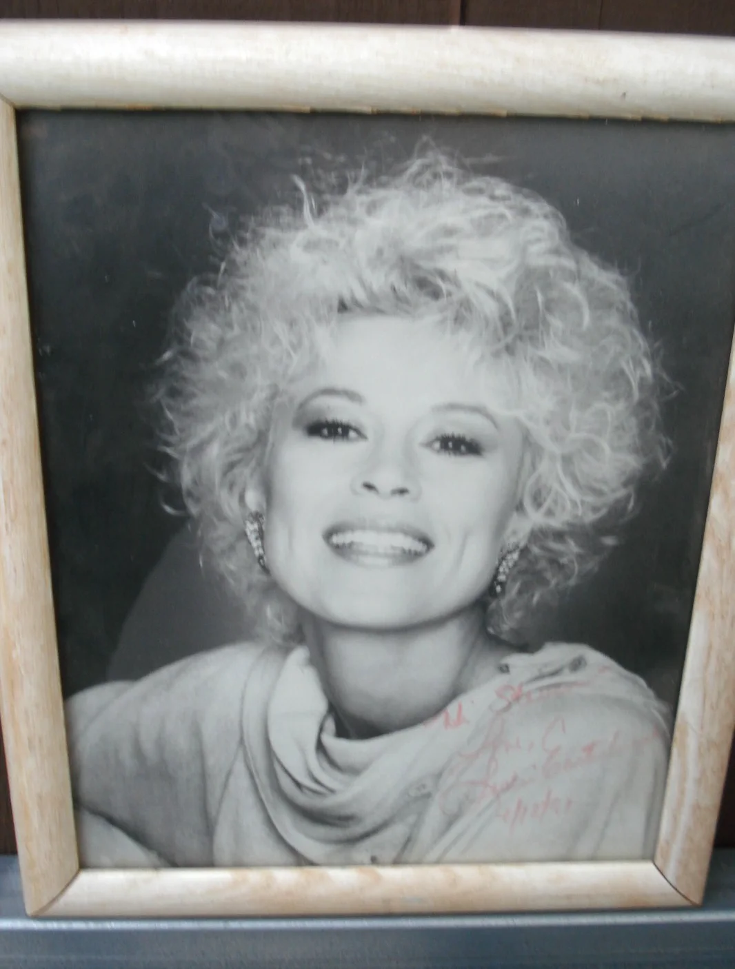 Leslie Easterbrook — 8 X10" LESLIE EASTERBROOK signed photo.Framed under glass. Police Academy+others