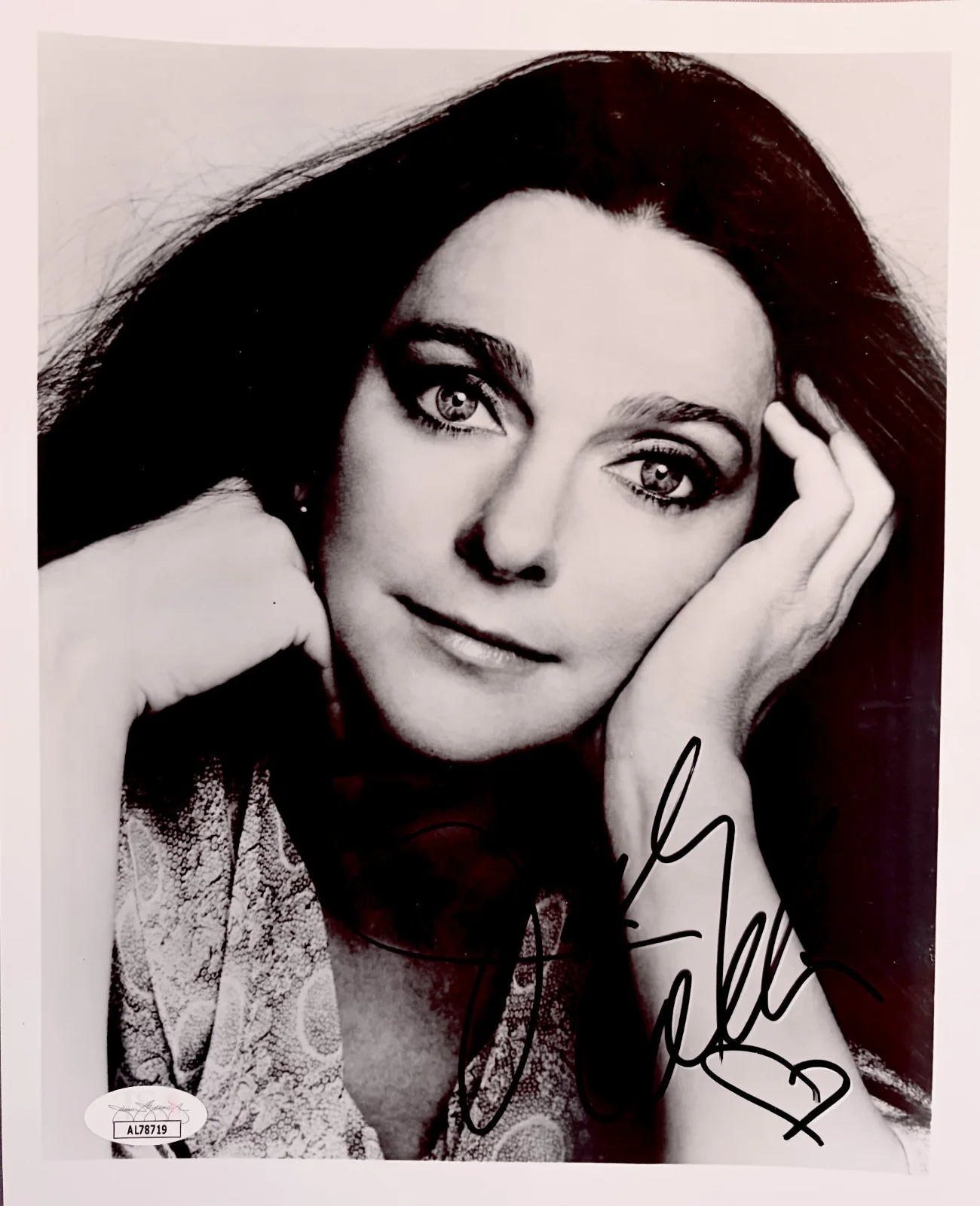 JUDY COLLINS Signed (JSA) 8X10 Classic & Vintage B&W Mint Photo of GRAMMY WINNER, изображение 2