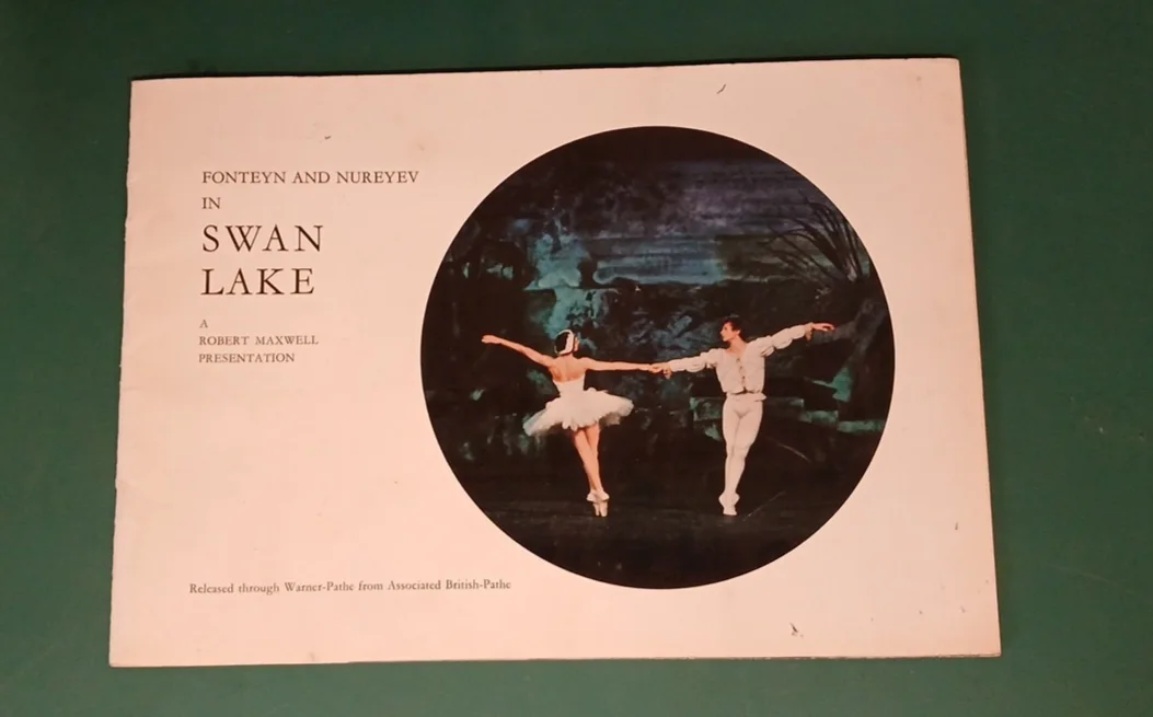 Original 1966 Cinema Programme, Fonteyn And Nureyev In Swan Lake, изображение 2