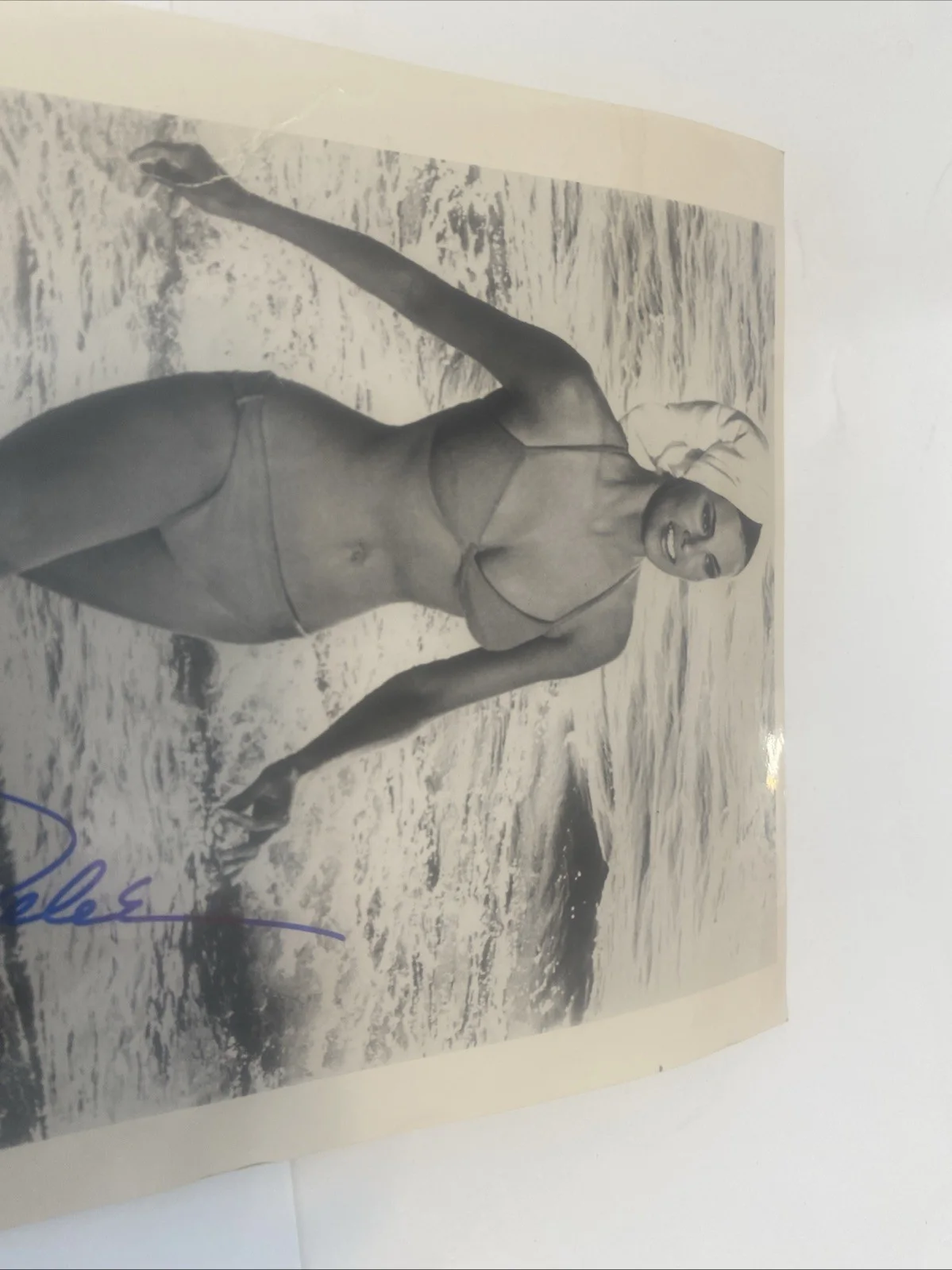Raquel Welch — Original Raquel Welch Autographed Photo Near Mint Condition, image 3