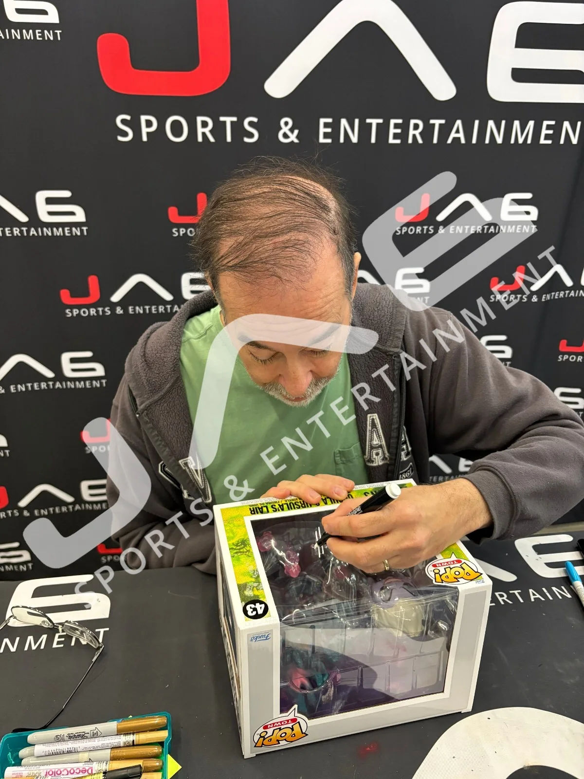 Nik Ranieri — Nik Ranieri autographed signed Funko Pop #43 JSA The Little Mermaid Ursula, изображение 2