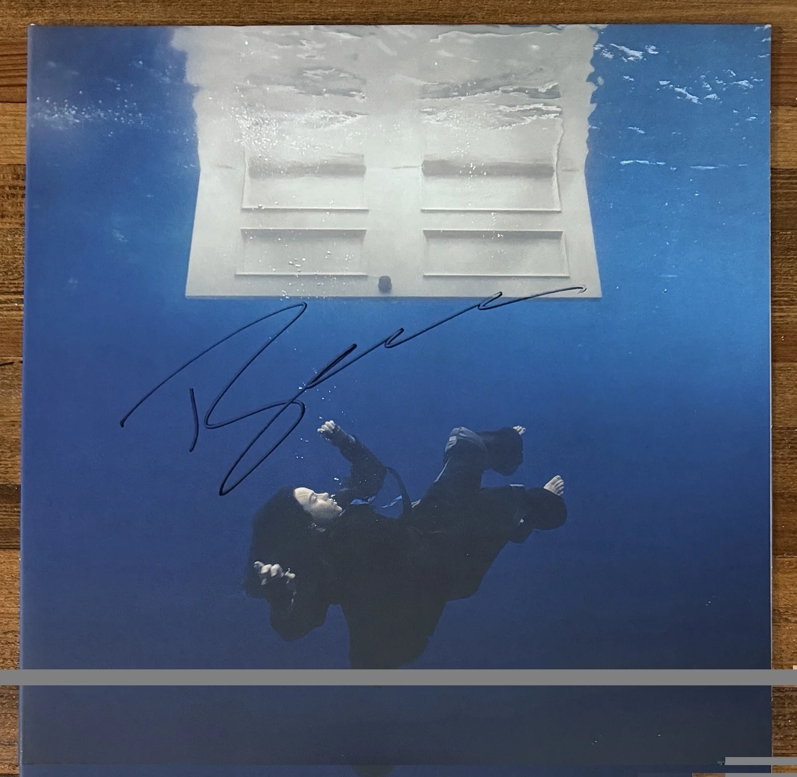 Billie Eilish — BILLIE EILISH HIT ME HARD AND SOFT SIGNED VINYL COVER AUTOGRAPH BECKETT BAS COA