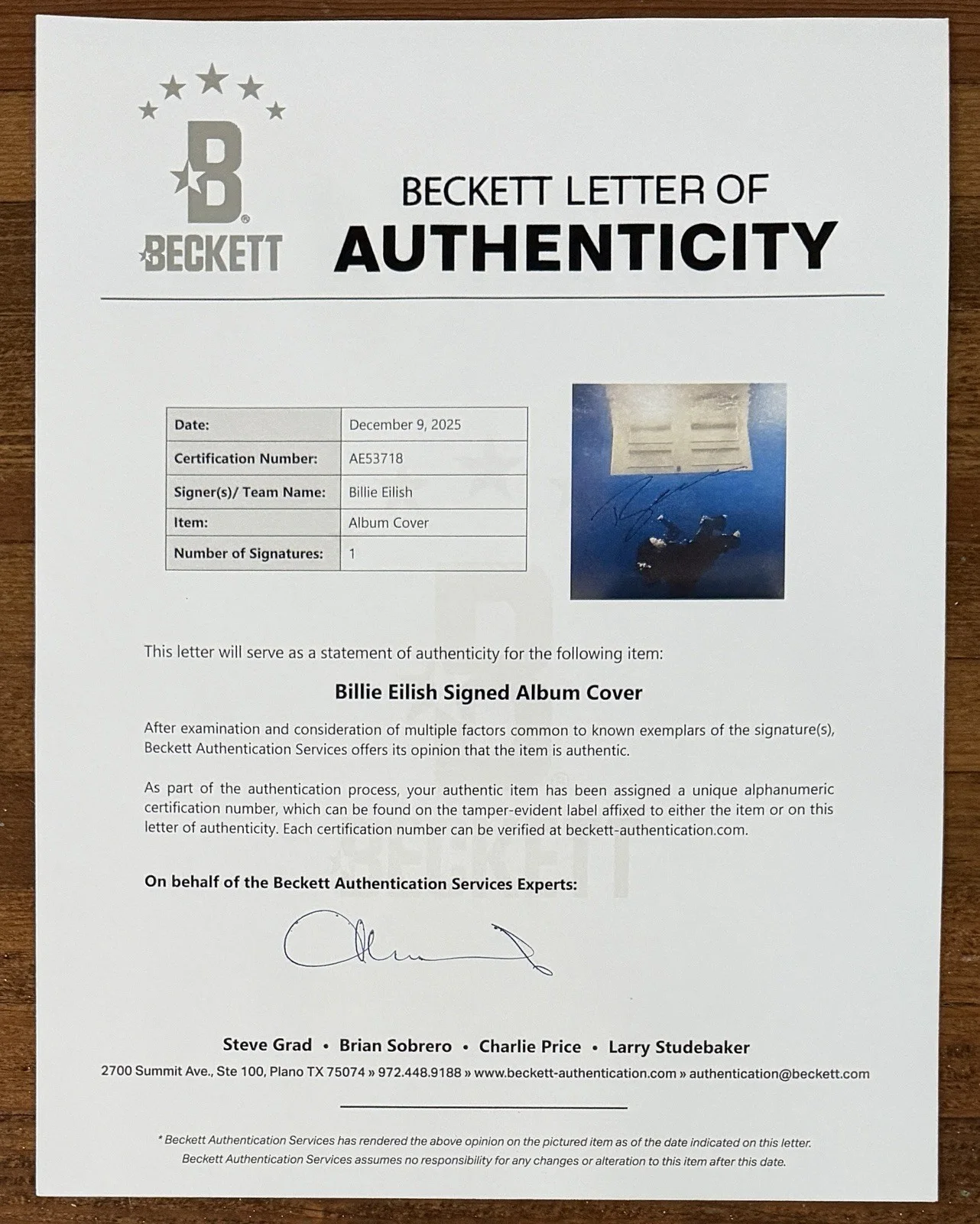 Billie Eilish — BILLIE EILISH HIT ME HARD AND SOFT SIGNED VINYL COVER AUTOGRAPH BECKETT BAS COA, изображение 2