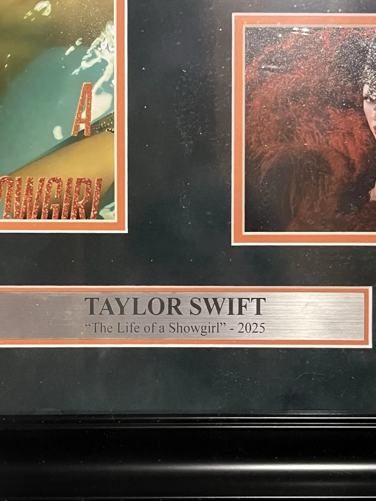 Taylor Swift Signed Autographed "The Life of A Showgirl" -2025 Vinyl Framed JSA, изображение 4