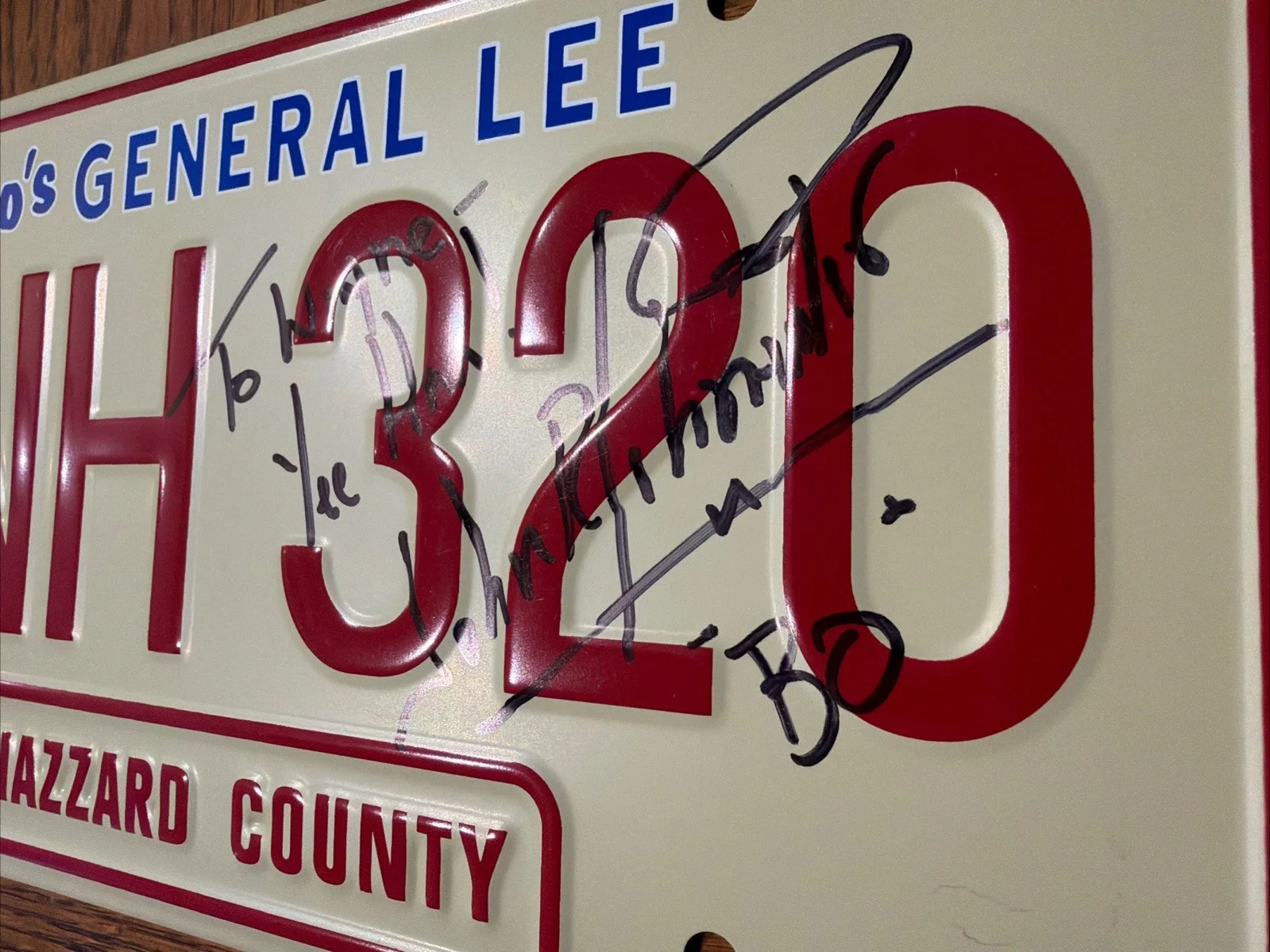 John Schneider — JOHN SCHNEIDER Signed DUKES HAZZARD CNH 320 License Plate Hazzard County, изображение 2
