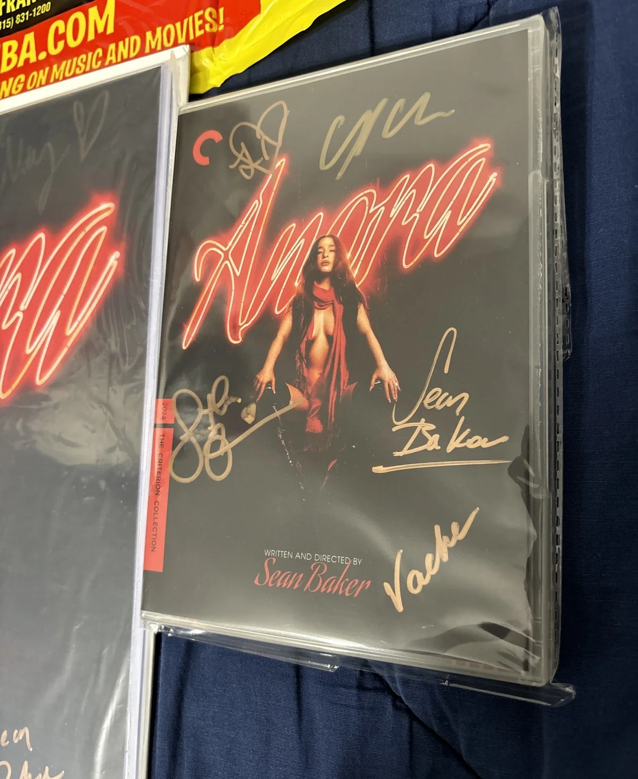 Anora Criterion Poster Signed By Mikey Madison & Sean Baker + Dvd Signed By Cast, изображение 4