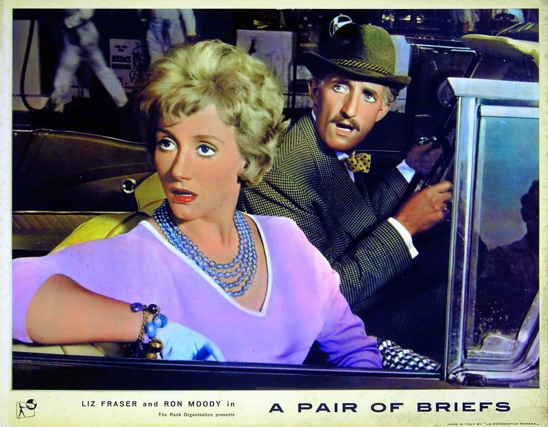 PAIR OF BRIEFS 1962 Michael Craig, James Robertson Justice, Liz Fraser LOBBY SET, изображение 3