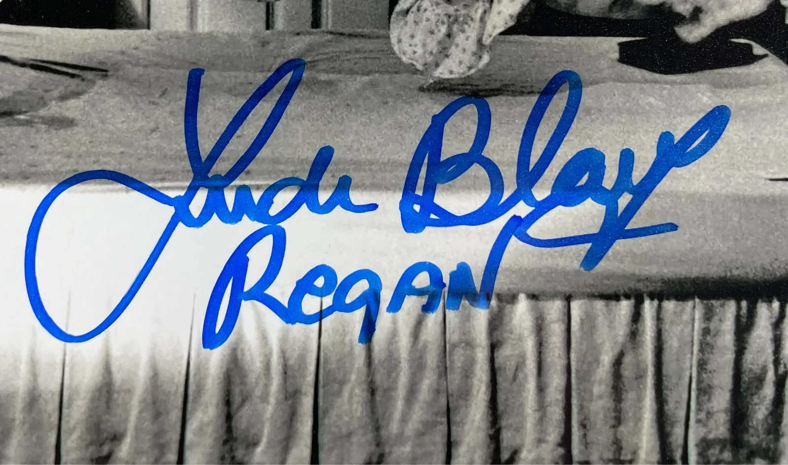 Linda Blair — Linda Blair Signed The Exorcist Regan 8x10 Photo Authentic Autograph JSA COA, image 2