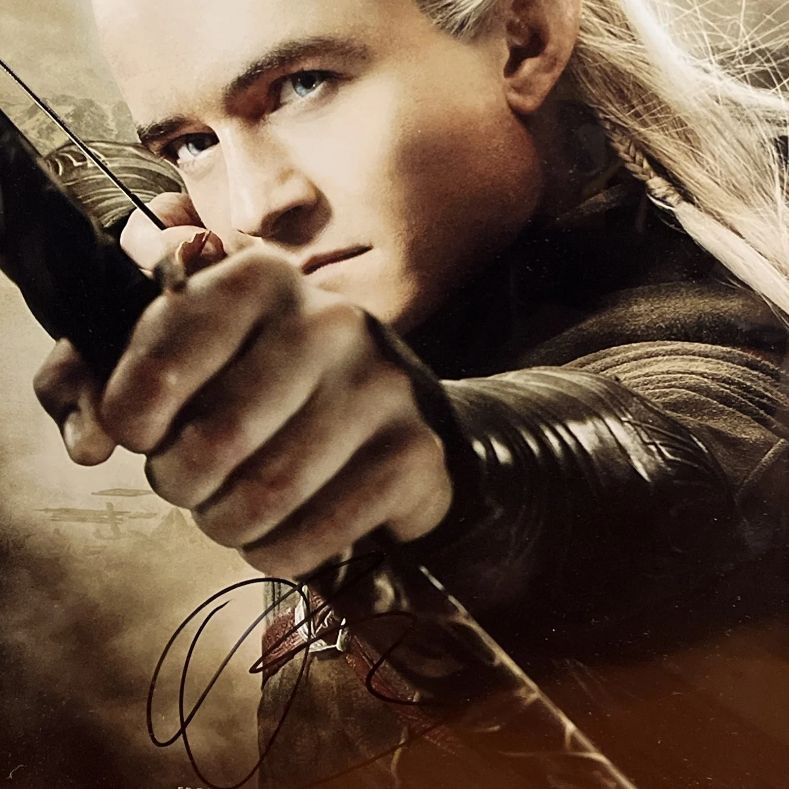 Orlando Bloom — Orlando Bloom as Legolas -The Hobbit Signed Framed 20x25 PSA, image 4