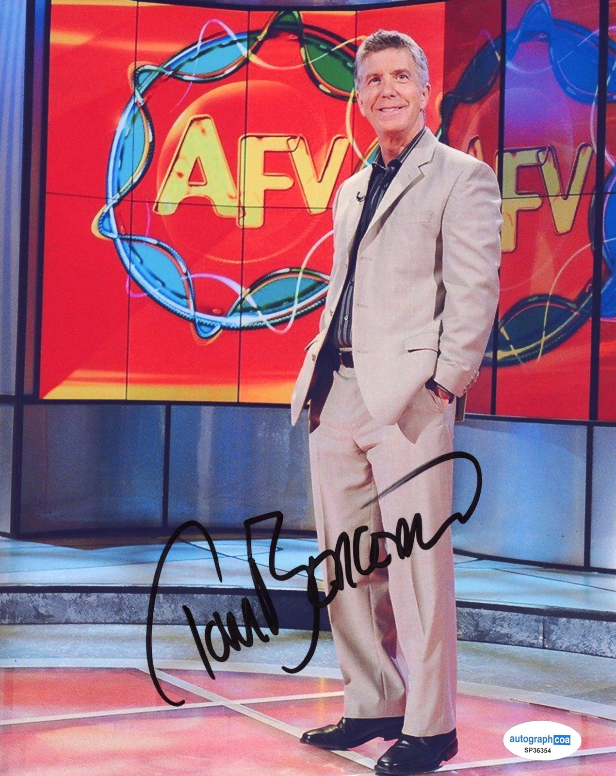 Tom Bergeron — Tom Bergeron "America's Funniest Home Videos" AUTOGRAPH Signed 8x10 Photo B ACOA, image 2