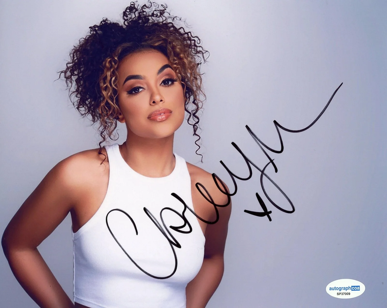Ashley Nicole Moss — Ashley Nicole Moss "Triple Threat" AUTOGRAPH Signed CBS Sports 8x10 Photo B ACOA, изображение 2