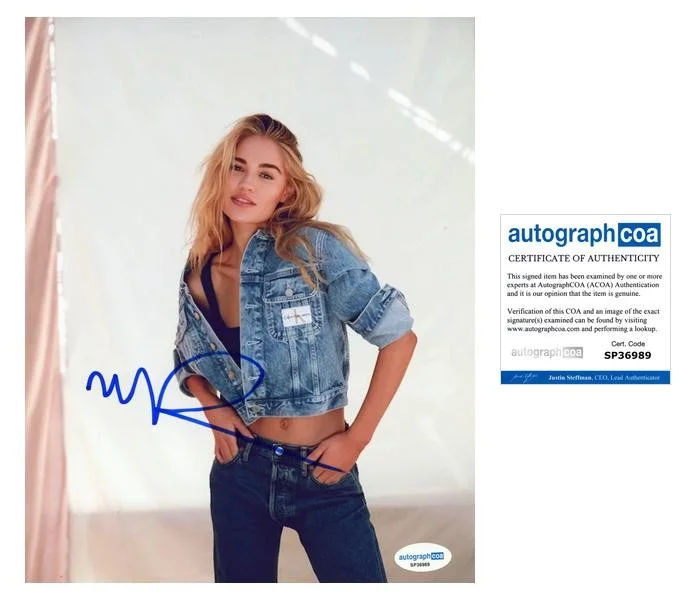 Michelle Randolph — Michelle Randolph "Landman" AUTOGRAPH Signed Autographed 8x10 Photo B ACOA
