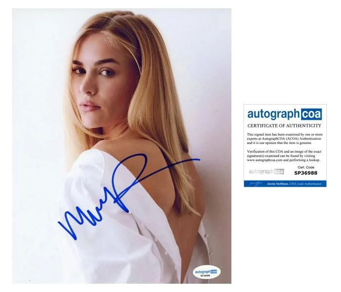 Michelle Randolph — Michelle Randolph "Landman" AUTOGRAPH Signed Autographed 8x10 Photo ACOA