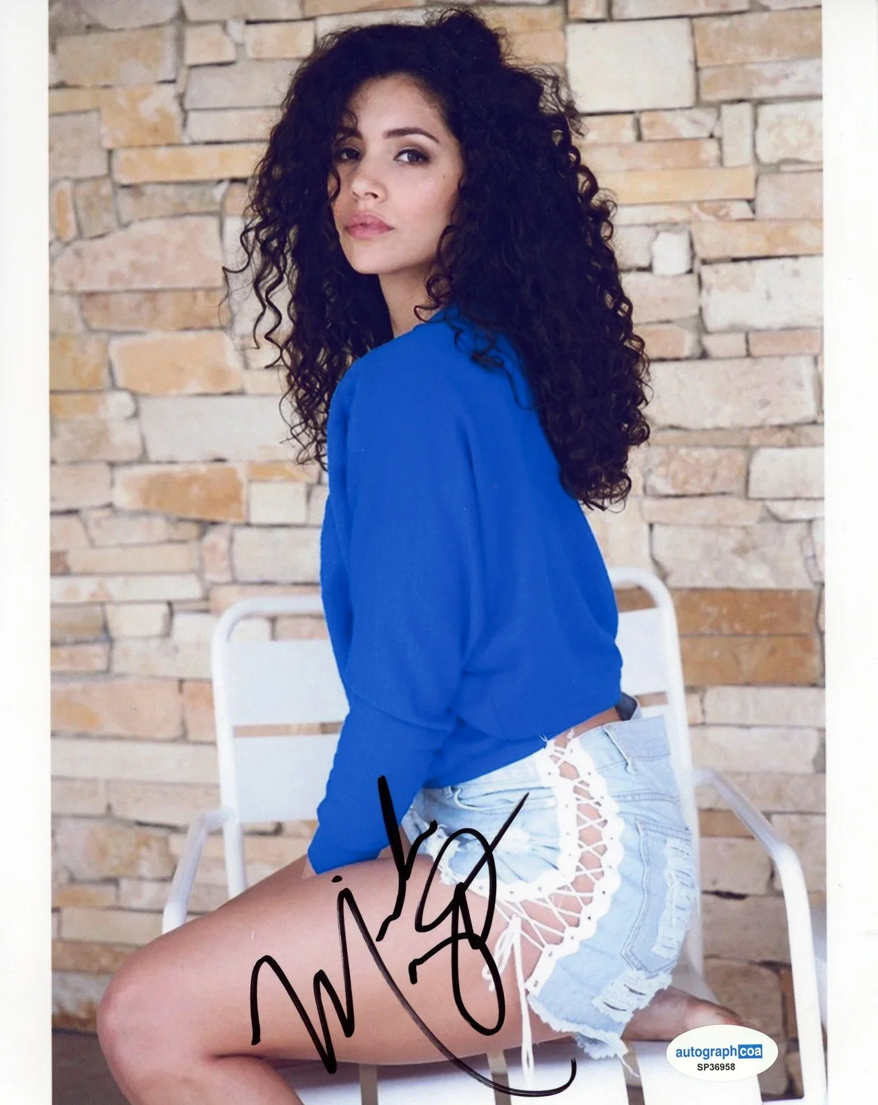 Miranda Rae Mayo — Miranda Rae Mayo "Chicago Fire" AUTOGRAPH Signed Autographed 8x10 Photo ACOA, изображение 2