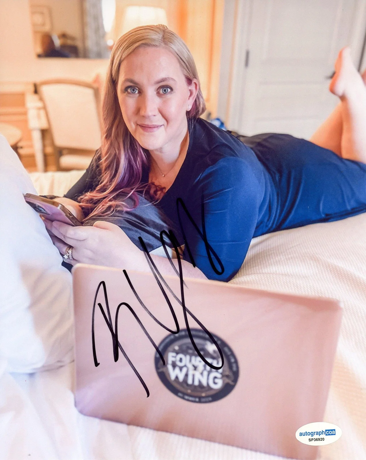 Rebecca Yarros — Rebecca Yarros "Fourth Wing" Author AUTOGRAPH Signed Autographed 8x10 Photo ACOA, изображение 2