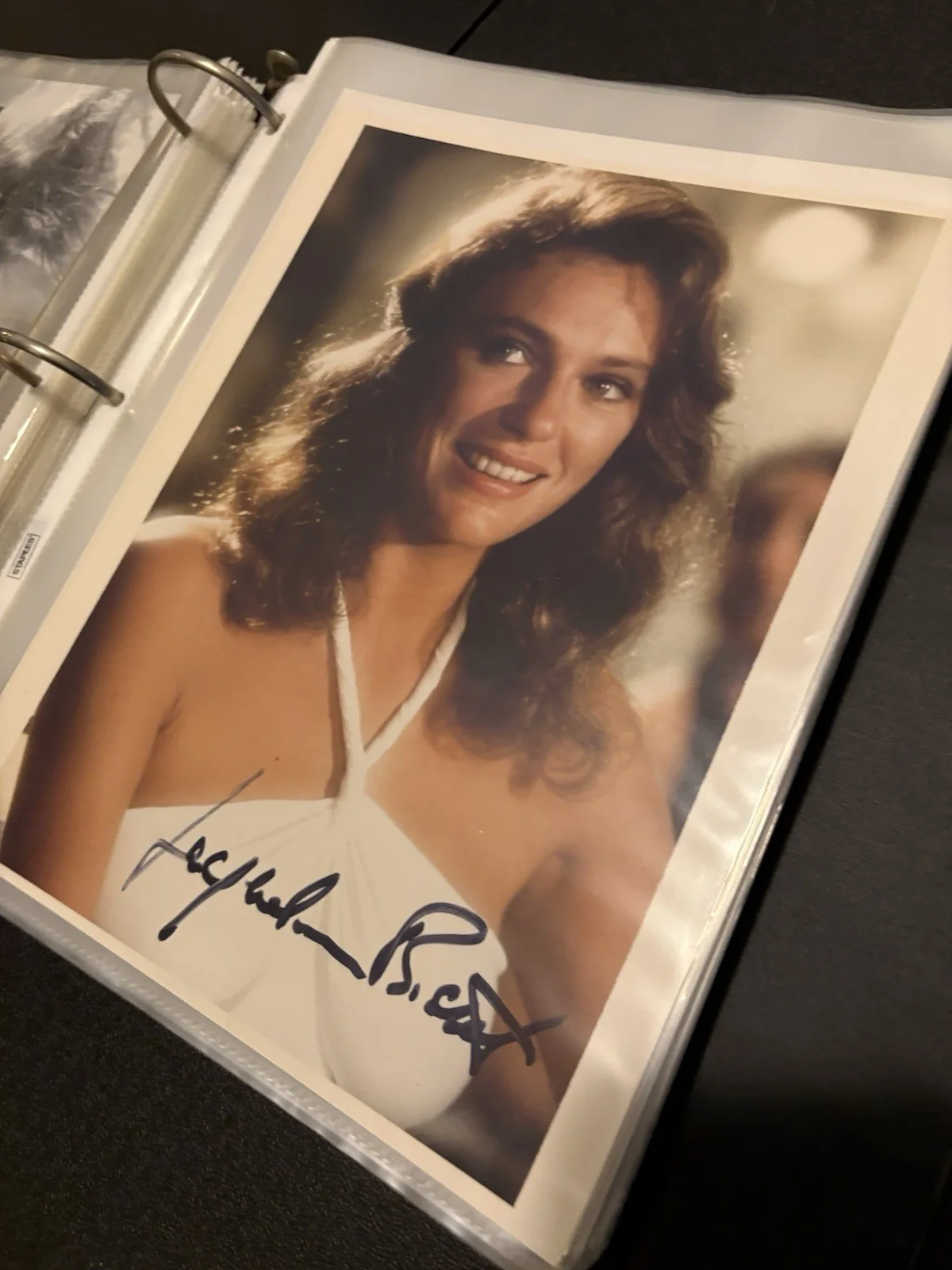 Jacqueline Bisset Signed 8x10 Color Photo - White Dress Portrait, изображение 2