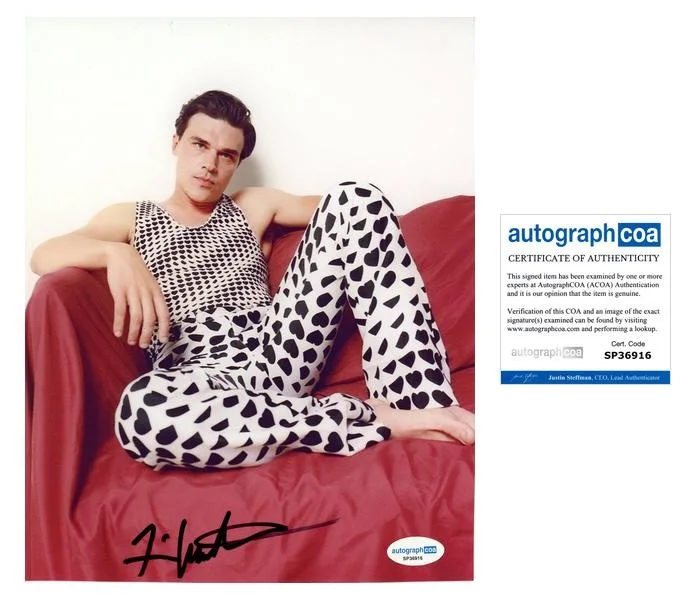 Finn Wittrock — Finn Wittrock "Ratched" AUTOGRAPH Signed Autographed 8x10 Photo ACOA