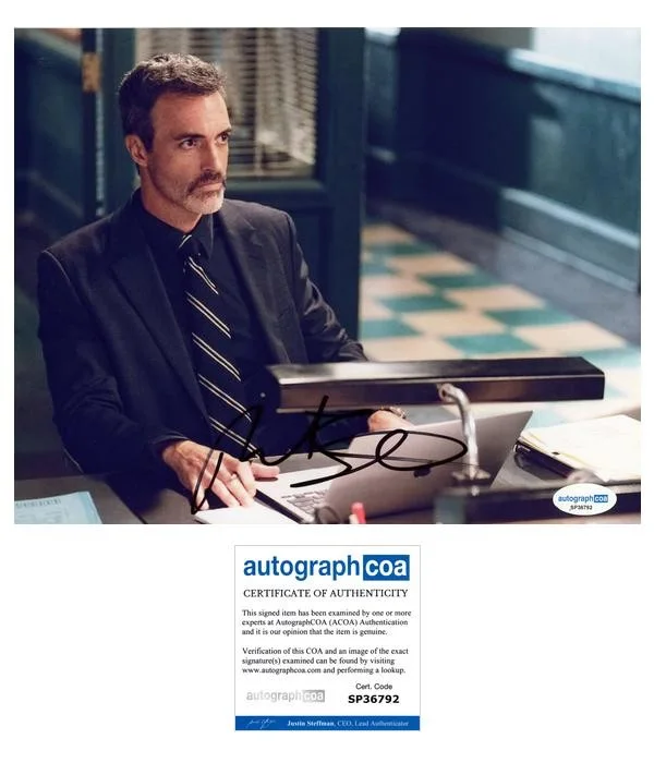 Reid Scott — Reid Scott "Law & Order" AUTOGRAPH Signed 'Det. Vincent Riley' 8x10 Photo C ACOA