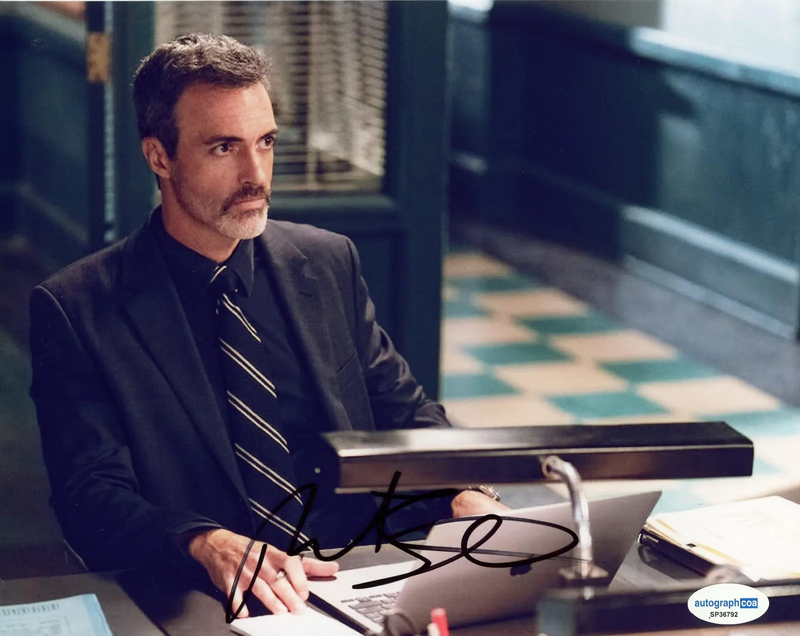Reid Scott — Reid Scott "Law & Order" AUTOGRAPH Signed 'Det. Vincent Riley' 8x10 Photo C ACOA, изображение 2