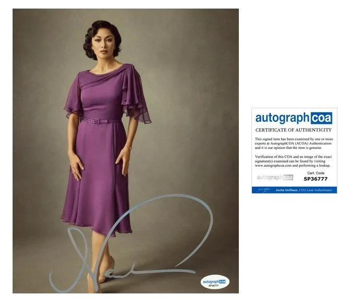 Nicole Scherzinger — Nicole Scherzinger "Annie Live!" AUTOGRAPH Signed 'Grace' 8x10 Photo ACOA