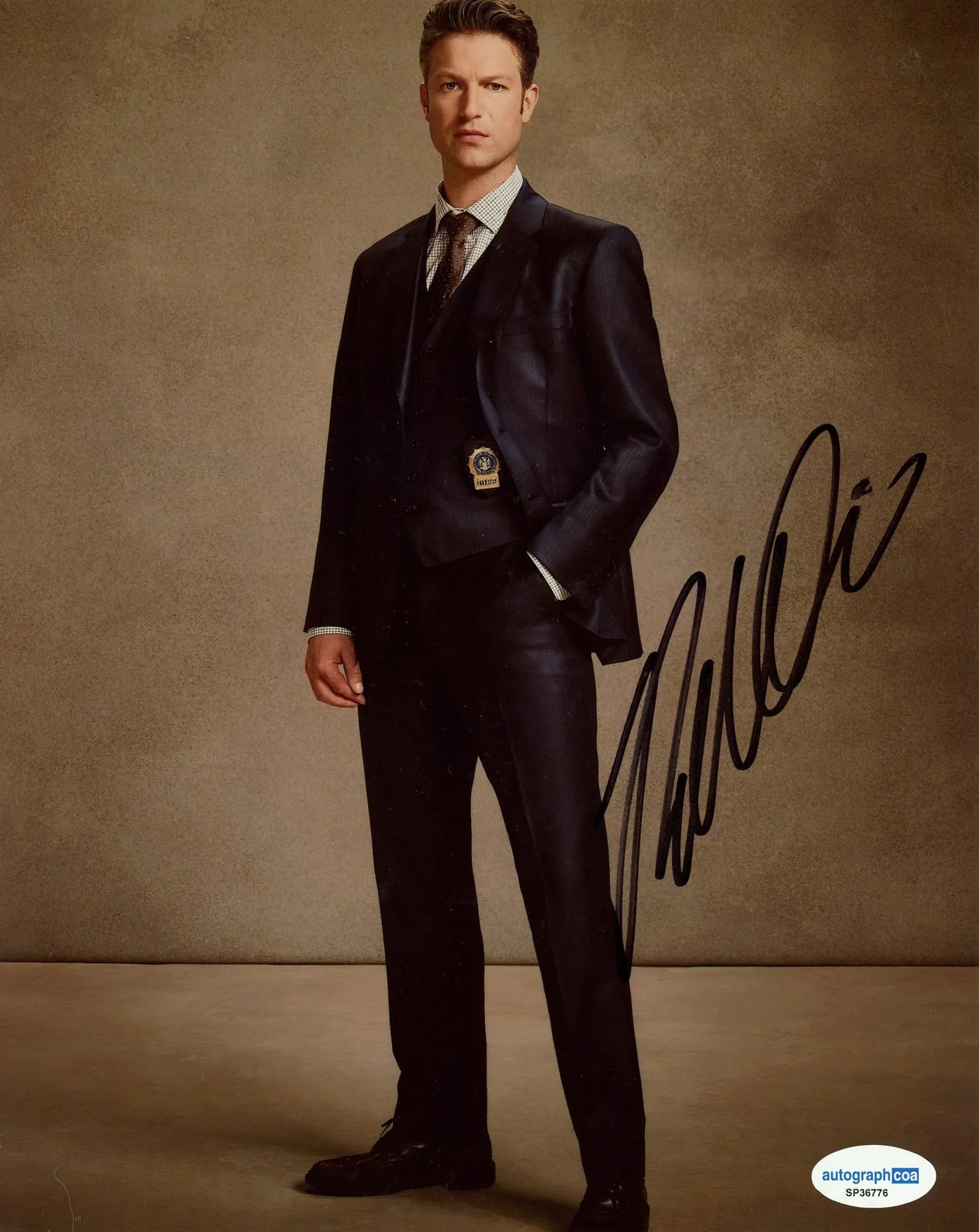 Peter Scanavino — Peter Scanavino "Law & Order: SVU" Autograph SIGNED 'Dominick' 8x10 Photo E ACOA, image 2