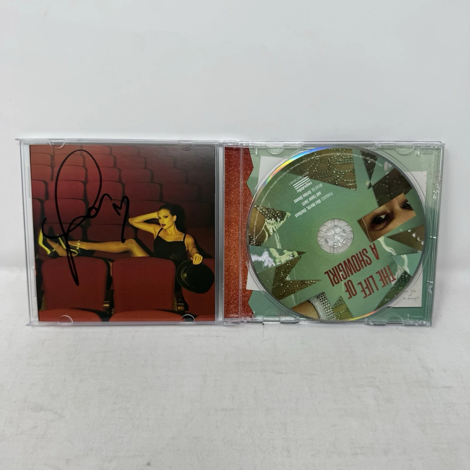 Taylor Swift Life Of A Showgirl - 4 CDs with Hand Signed Photo Inserts, изображение 2