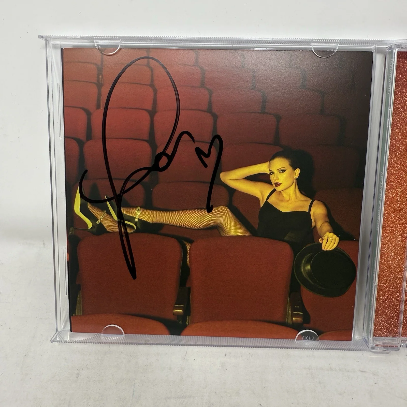 Taylor Swift Life Of A Showgirl - 4 CDs with Hand Signed Photo Inserts, изображение 3