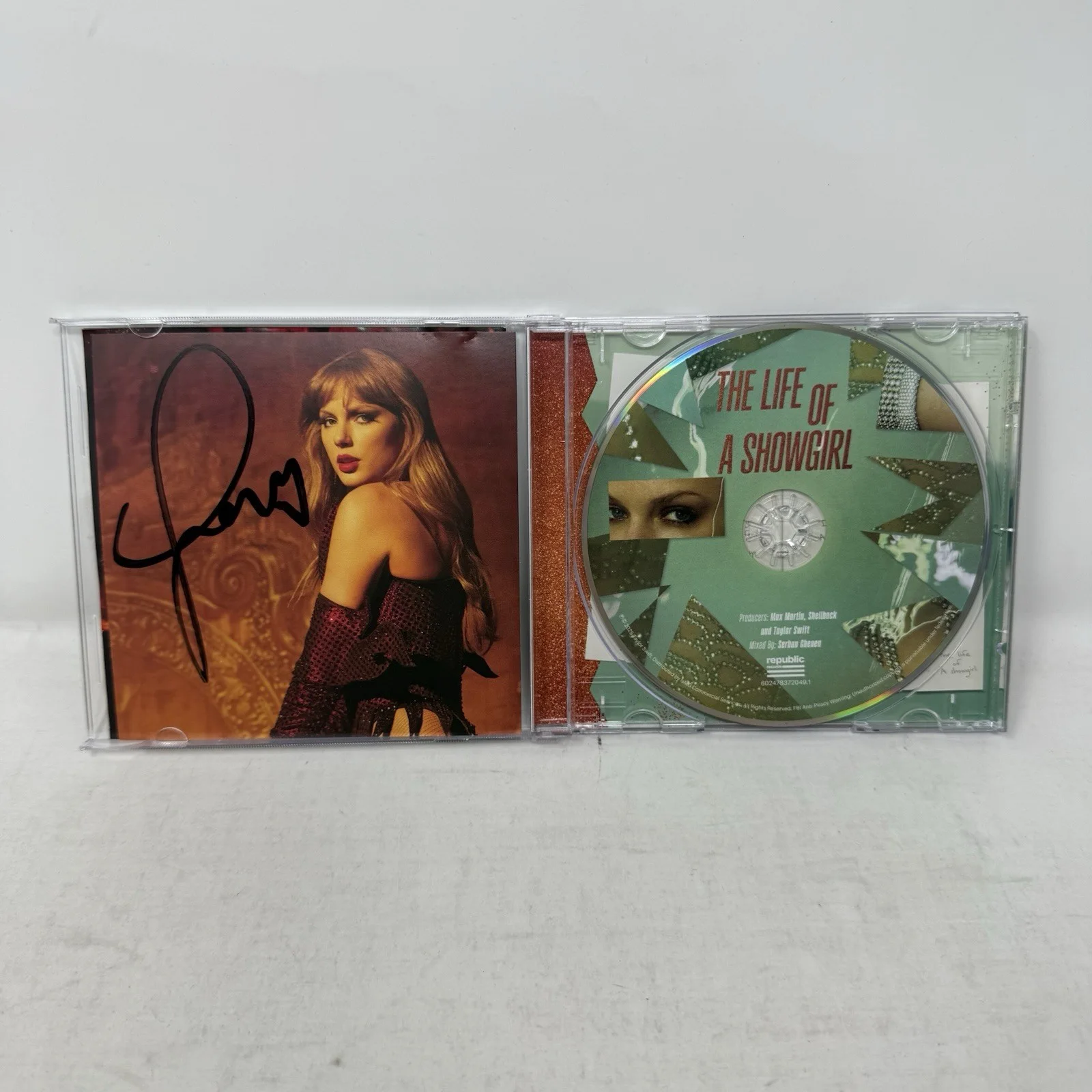 Taylor Swift Life Of A Showgirl - 4 CDs with Hand Signed Photo Inserts, изображение 4
