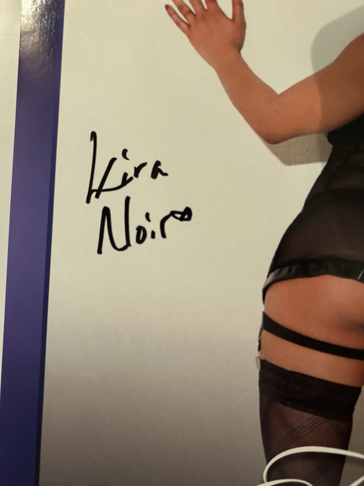 Kira Noir — Brazzers Adult Star Kira Noir Signed 8x10 Photo Card Autograph AVN Proof Pic, изображение 2