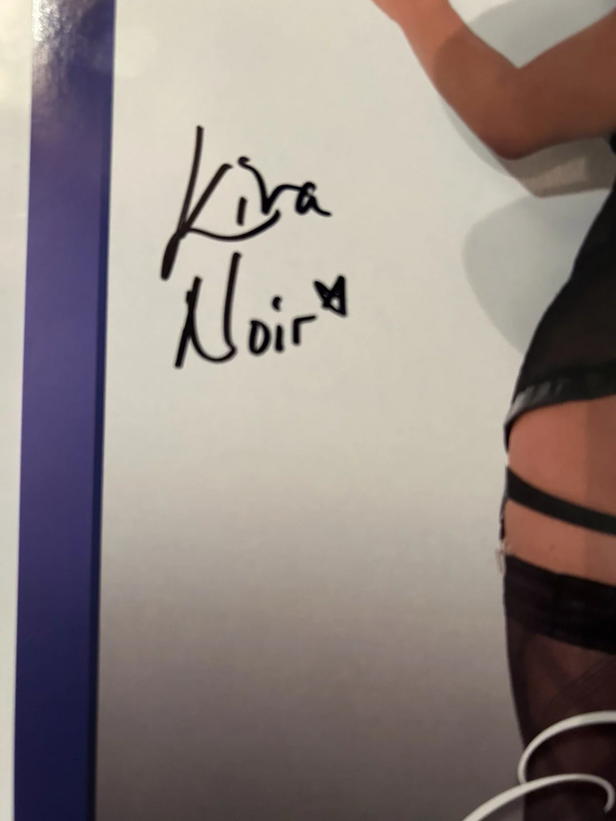 Kira Noir — Brazzers Adult Star Kira Noir Signed 8x10 Photo Card Autograph AVN Proof Pic, изображение 3