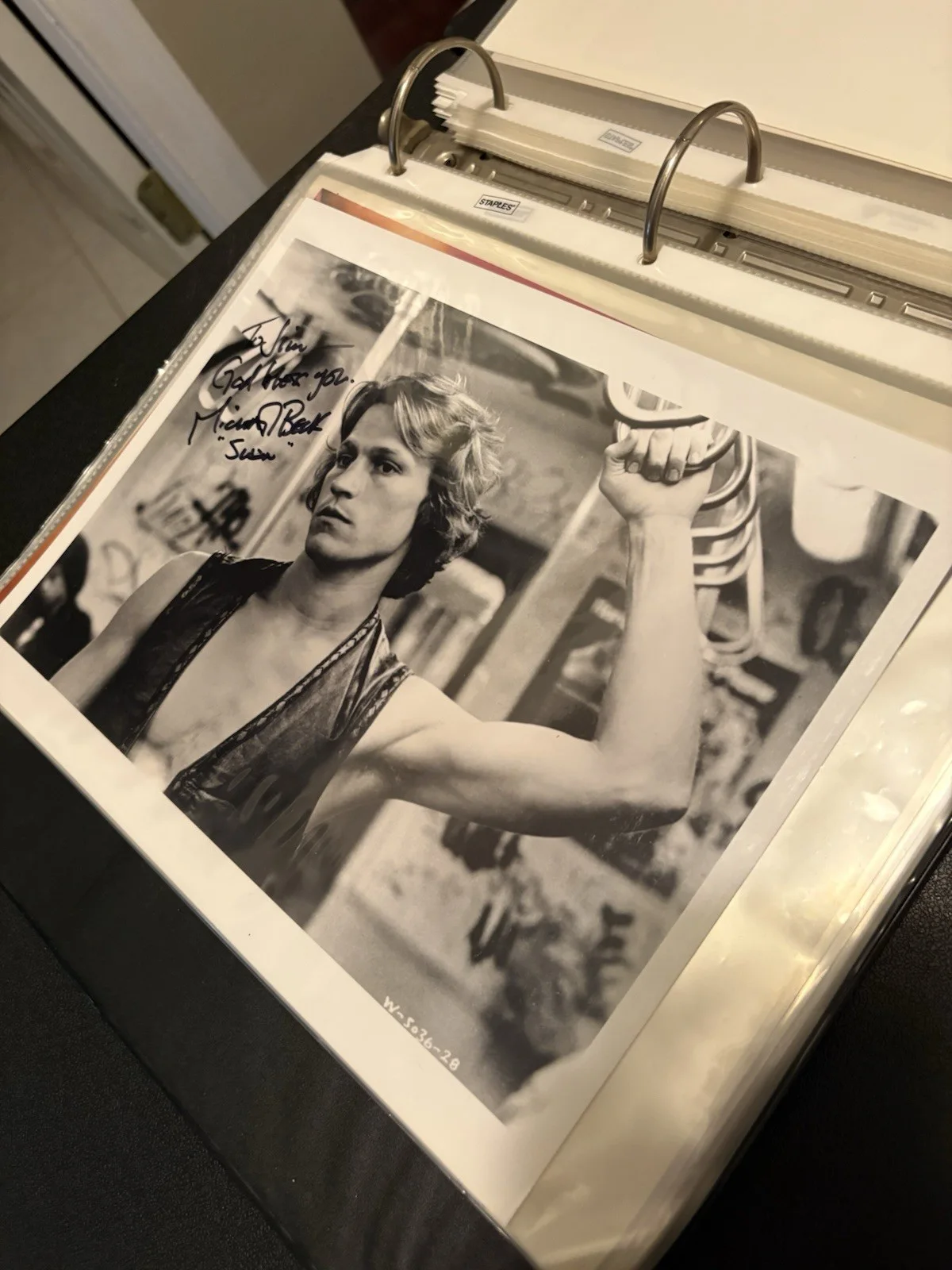 Michael Beck Signed 8x10 B&W Photo - The Warriors, изображение 2