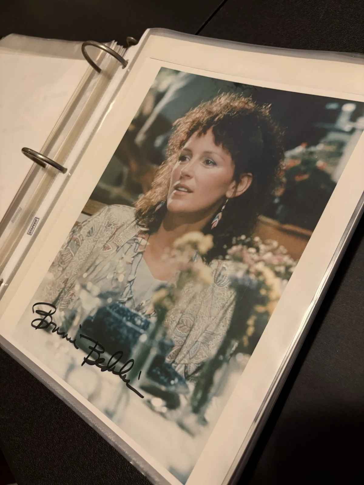 Bonnie Bedelia Signed 8x10 Color Photo - Production Still, изображение 2